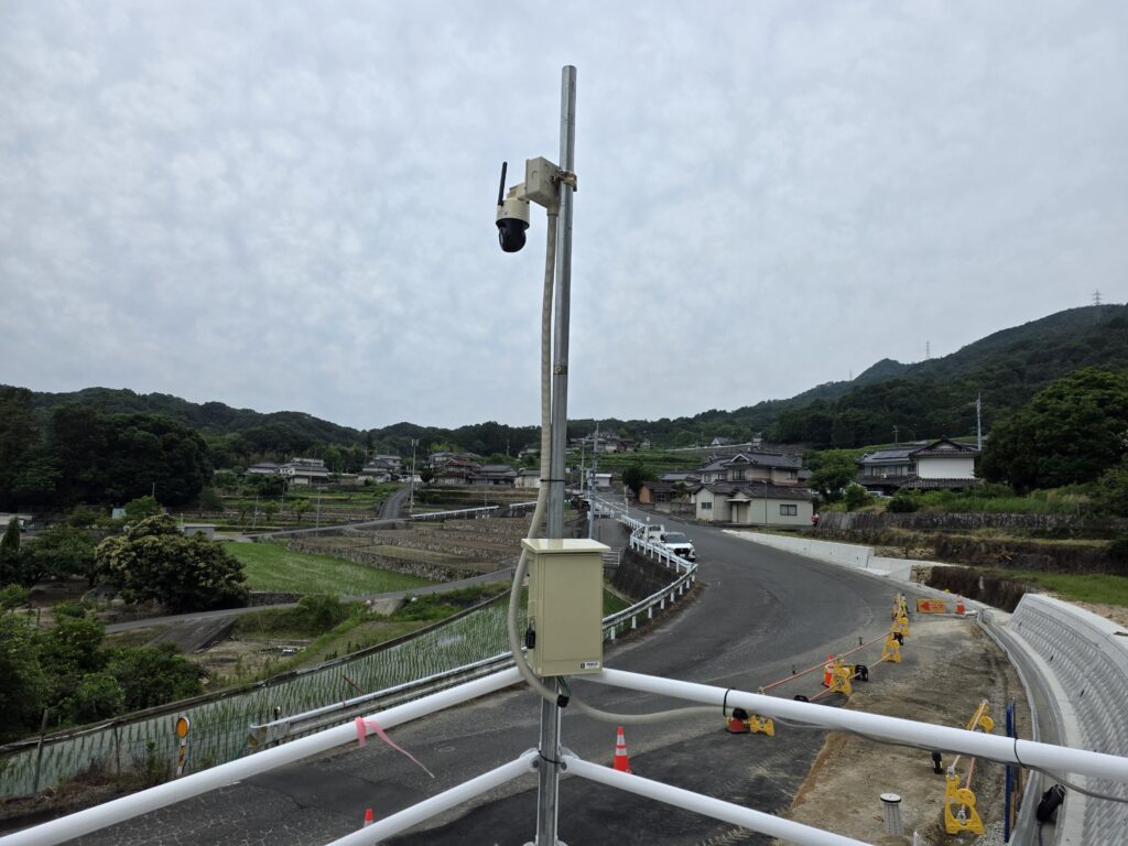 【現場監視カメラ設置】 金丸府中線道路改良工事（3工区）